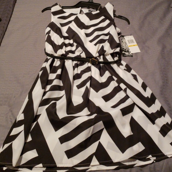 Black and White dress - Picture 2 of 4